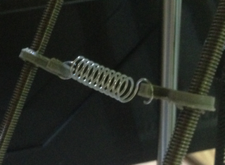 Rods connector using a spring