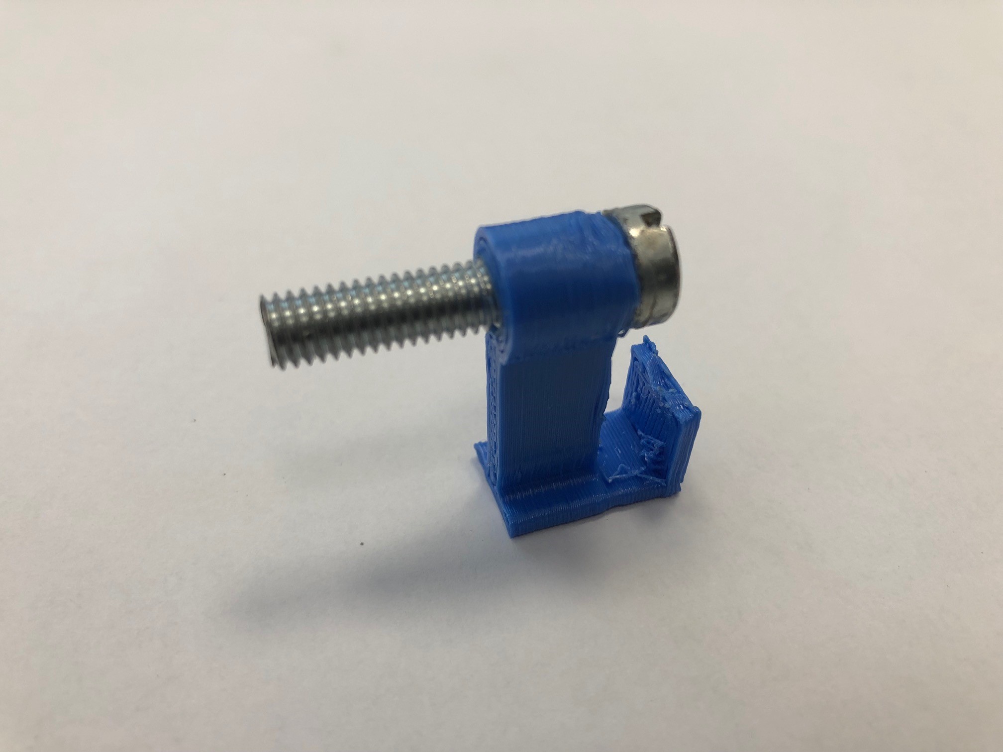 How to use a screw to connect pipes