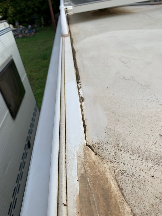 The roof of my RV before starting the sealing activity